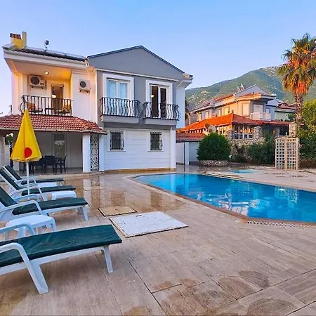Private Pool With Large Garden& Chd Pool *